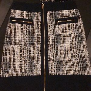 Size 6 Jones new York navy skirt with gold zipper